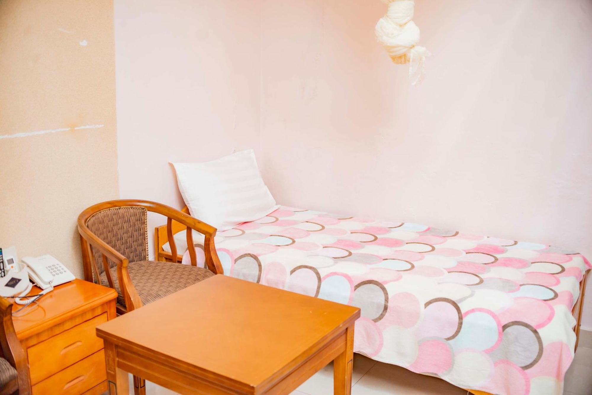 Tigers'S Apartment Hotel Bujumbura Esterno foto