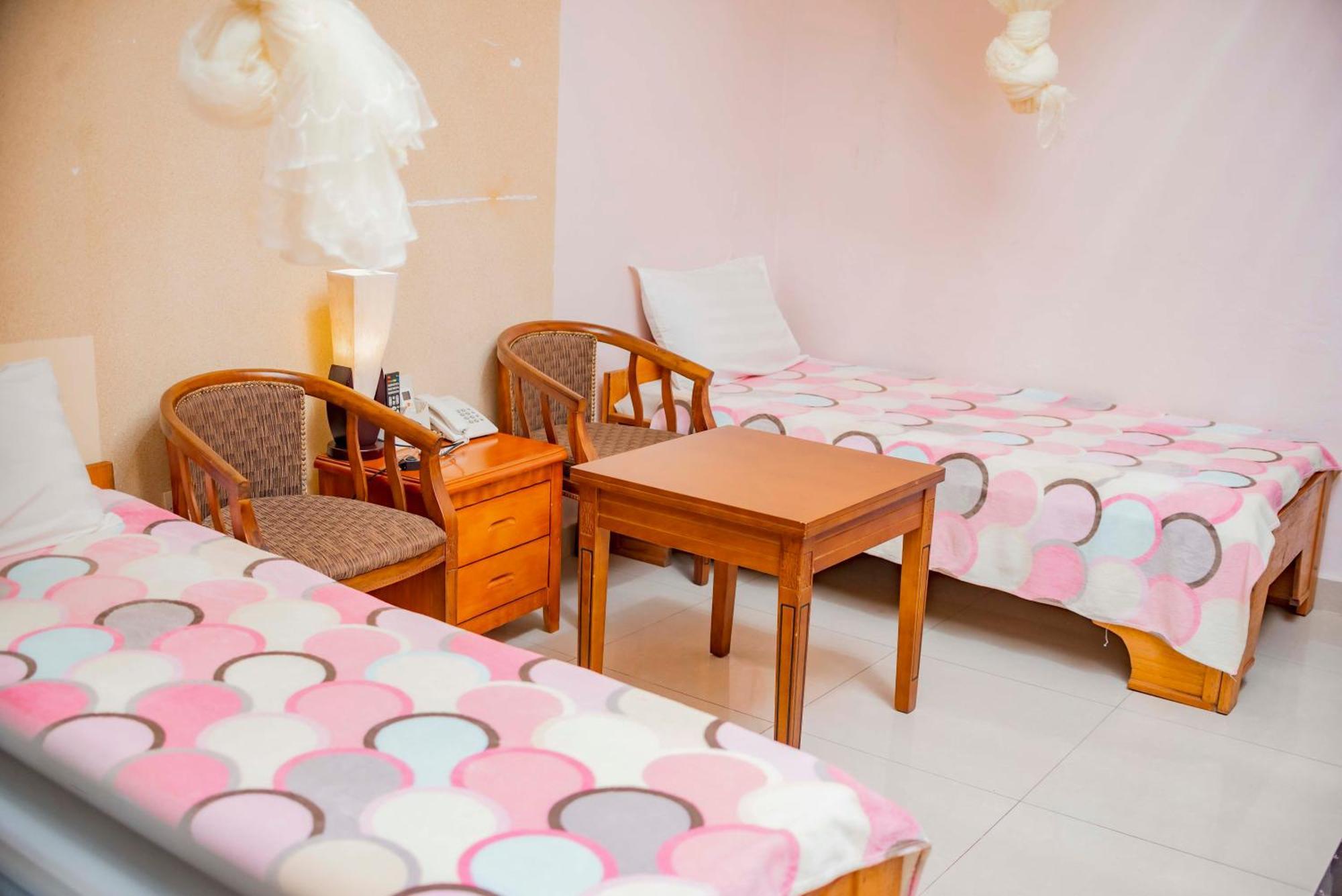 Tigers'S Apartment Hotel Bujumbura Esterno foto