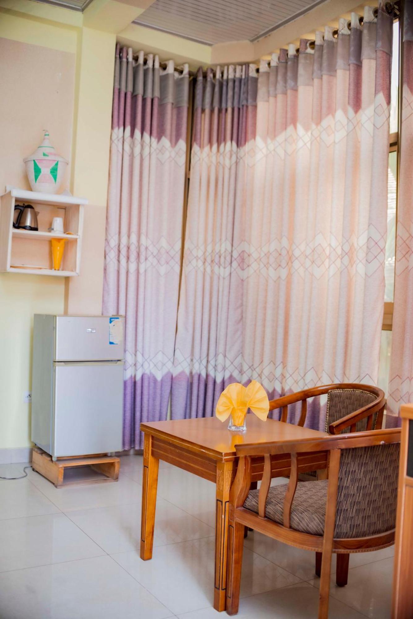 Tigers'S Apartment Hotel Bujumbura Esterno foto