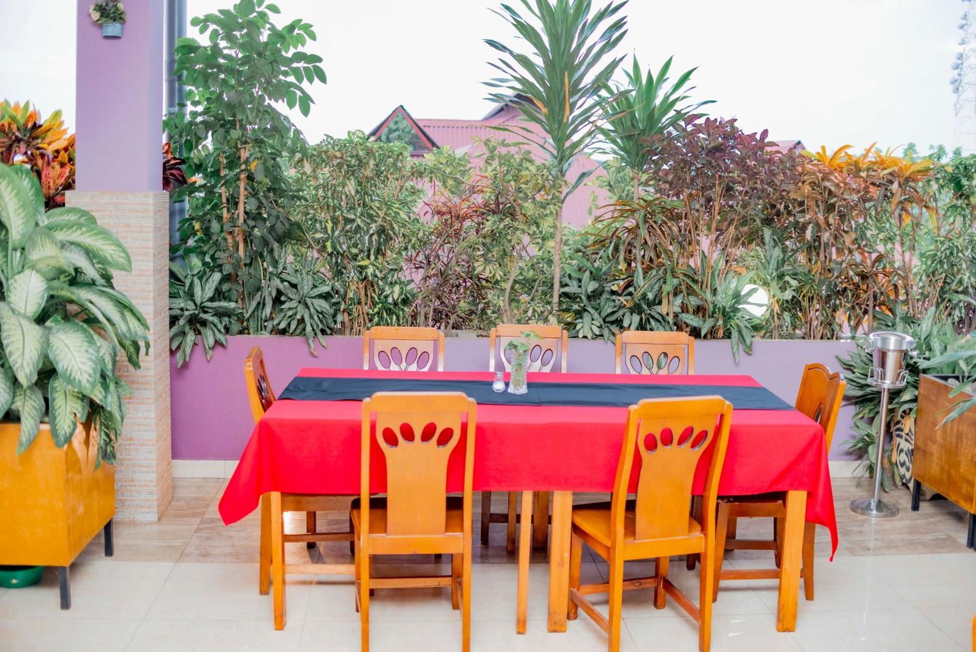 Tigers'S Apartment Hotel Bujumbura Esterno foto