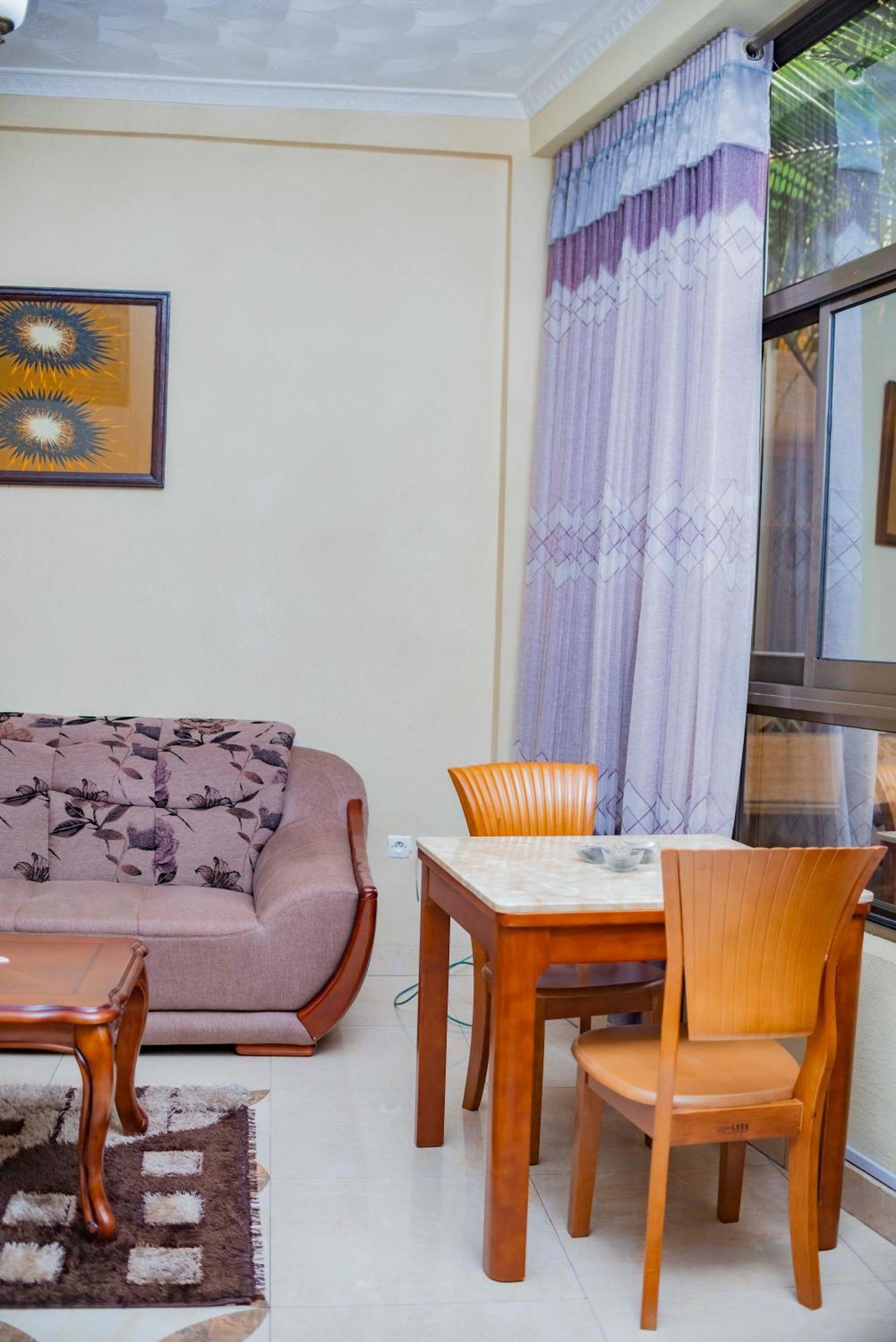 Tigers'S Apartment Hotel Bujumbura Esterno foto