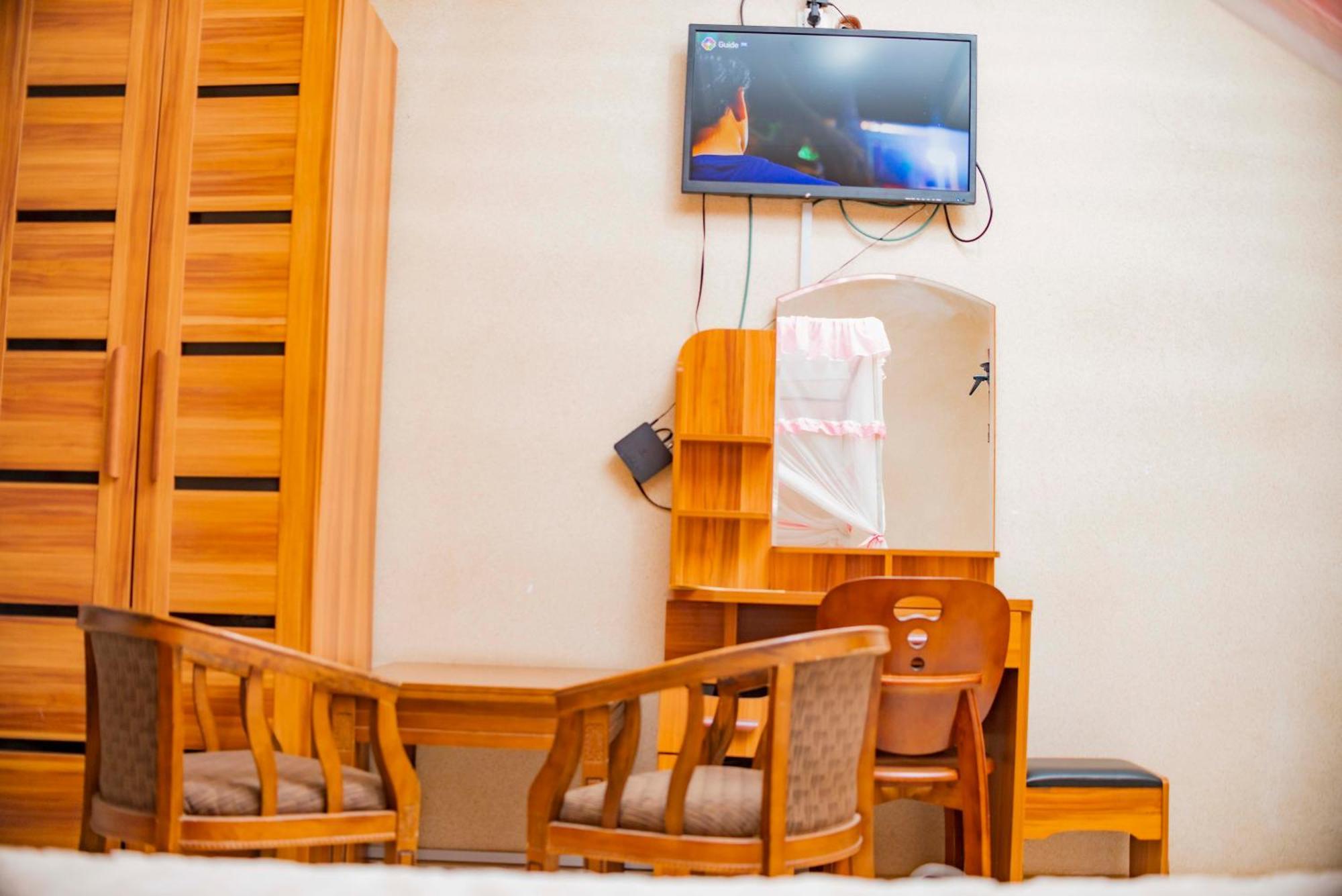 Tigers'S Apartment Hotel Bujumbura Esterno foto