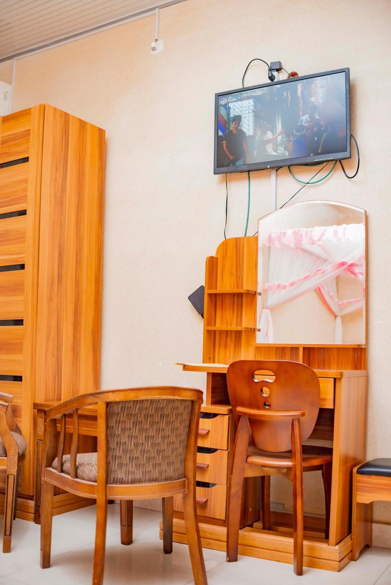 Tigers'S Apartment Hotel Bujumbura Esterno foto