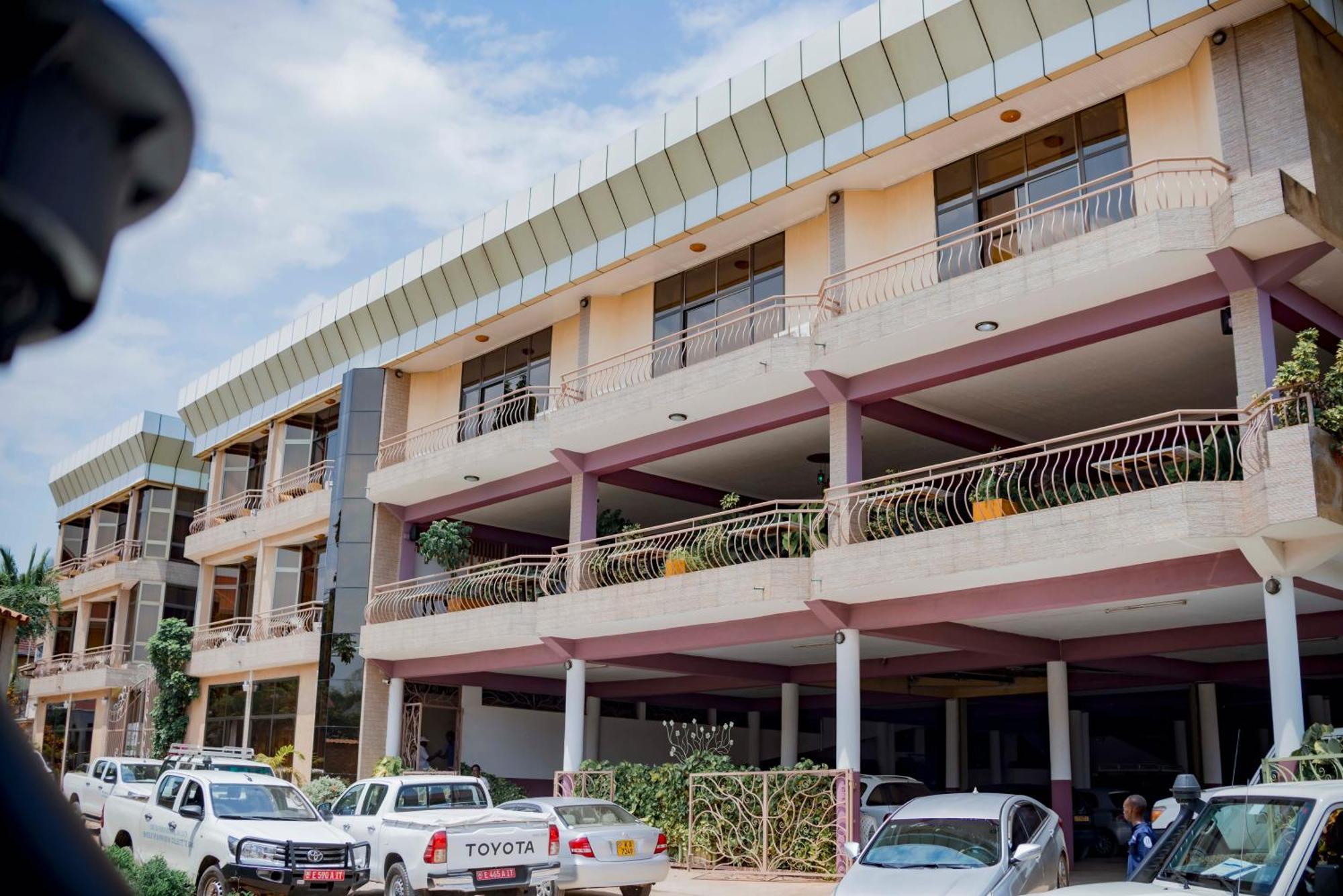 Tigers'S Apartment Hotel Bujumbura Esterno foto