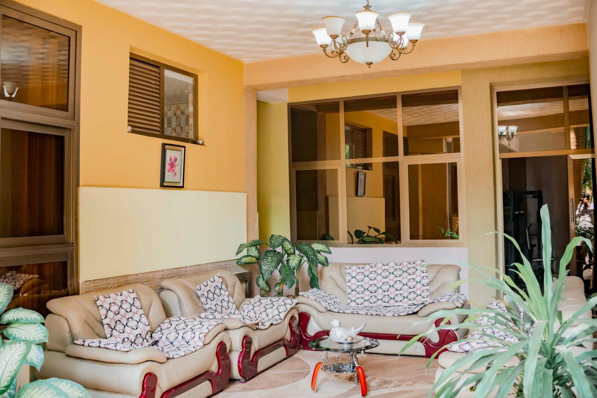 Tigers'S Apartment Hotel Bujumbura Esterno foto